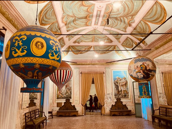 La sala delle mongolfiere del Castello di S. Pelagio