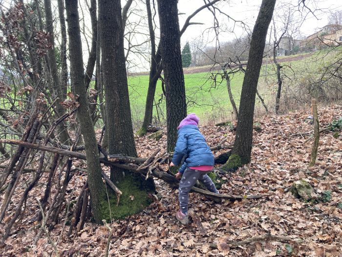 Gioco libero per bambini e bambine
