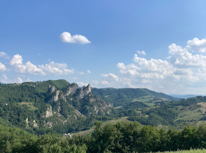 Percorso ad anello nel parco dei Sassi di Roccamalatina con bambini